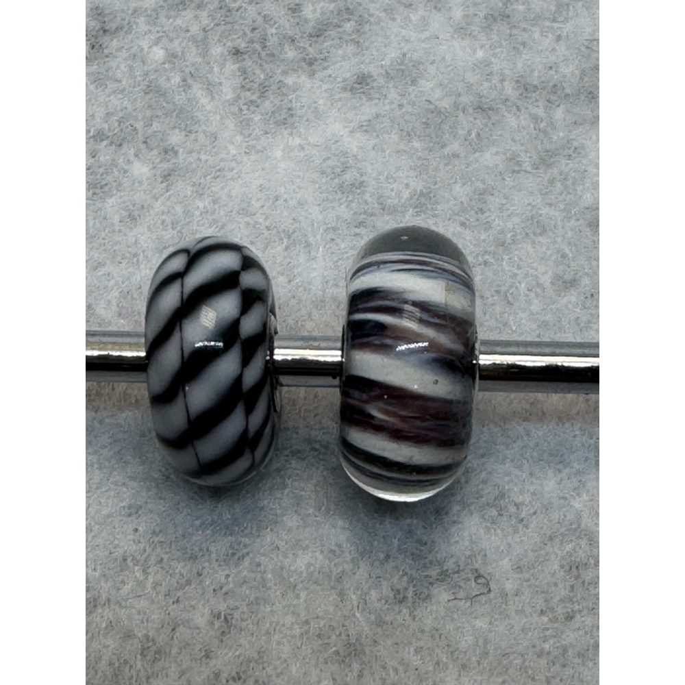 Beautiful Set of Animal Trollbeads Zebra and Gray Wolf
